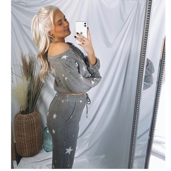 Long sleeve off the shoulder Cropped top high waisted sweatpants Star Lounge Set - Picture 3 of 14